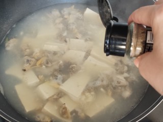 12、花蛤豆腐汤,少许胡椒粉