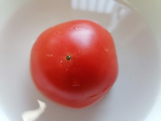 4、口蘑汤,番茄泡水清洗干净