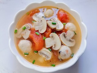 14、口蘑汤,装入容器撒上葱花