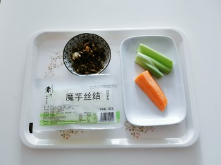 2、酸菜魔芋,食材准备好