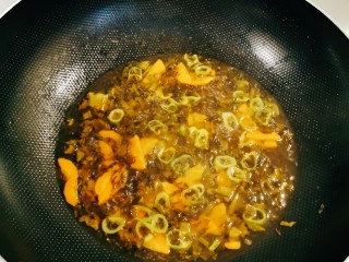 11、酸菜魔芋,煮开