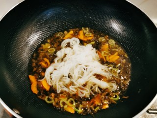 13、酸菜魔芋,煮2分钟