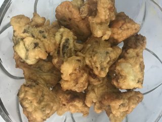 8、酸甜排骨,炸至金黄色，捞出