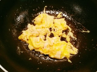 7、番茄豆腐汤,翻炒成大块。