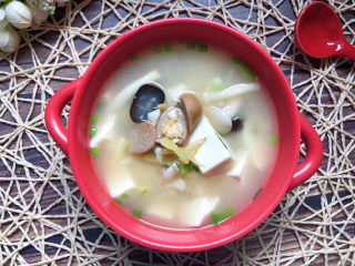 19、白玉菇豆腐汤,趁热喝起来吧。