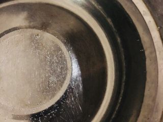 11、香菇豆腐汤,锅内放适量水烧开