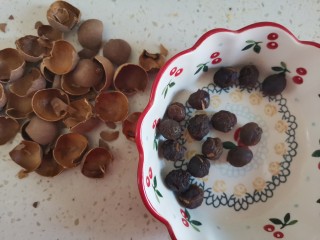 3、桂圆鸡蛋汤,桂圆剥皮