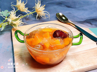 16、木瓜炖银耳,美白润肤的木瓜炖银耳上桌了。