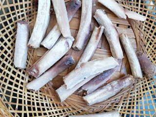 14、番茄小排土豆汤,吃完的骨头，根根脱骨，土豆软烂，汤酸甜可口。