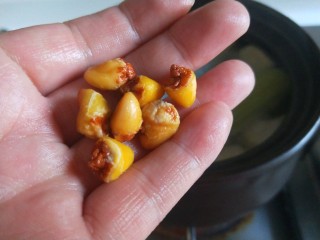 11、白果炖鸡,加入白果，大枣，枸杞。