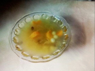 9、#年的味道#   银耳水果圆子羹,装入苹果碗中。