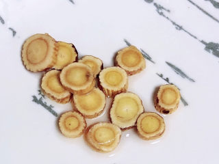 4、桂圆鸡蛋汤,喜欢药膳可以准备些黄芪。