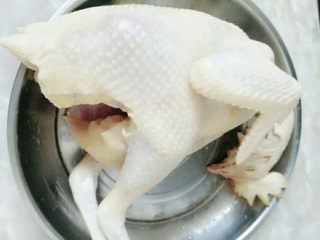 1、松茸鸡汤,家养的鸡是最好的，没有激素，但就是吃的时候太费劲，需要清洁去毛等。