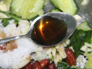 16、凉拌黄瓜花生米,加一勺醋