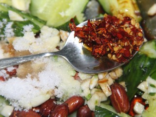 17、凉拌黄瓜花生米,加一勺辣椒油