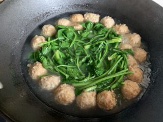 13、菠菜丸子汤,煮开