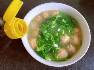 16、菠菜丸子汤,最后滴几滴香油