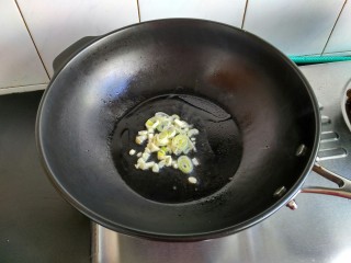 6、麻婆豆腐,爆香葱蒜