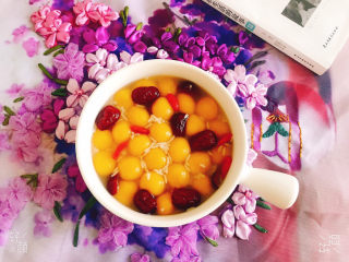 18、南瓜小圆子,盛入碗中，南瓜小圆子完成了！