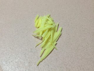 5、白灼菜芯,姜切成细丝