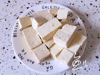 3、海带豆腐汤,大豆腐切小块