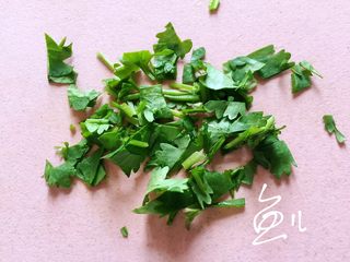 5、海带豆腐汤,香菜切碎