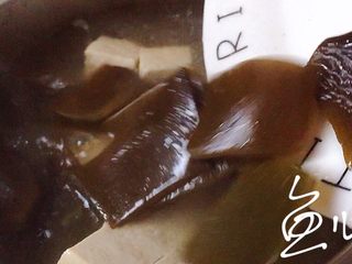 14、海带豆腐汤,放入海带块