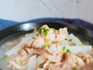 12、简单快手的萝卜羊肉汤,关火装盘