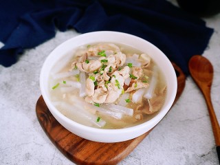 13、简单快手的萝卜羊肉汤,简单快手的羊肉汤就完成啦!