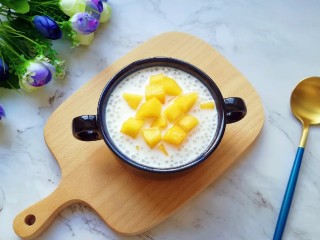 10、牛奶芒果西米露,小家伙们说甜甜的滑滑的，特别好吃。