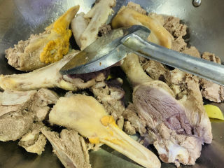 8、老鸭煲,大火，不断翻炒