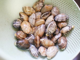 7、丝瓜花甲汤,沥干。