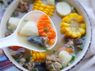 17、冬至美食 营养滋补的山药炖鸡汤,秋冬多喝汤。