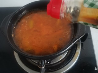 8、砂锅酸汤肥牛,加酱油