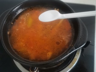 9、砂锅酸汤肥牛,加盐