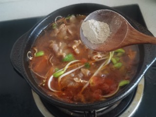 14、砂锅酸汤肥牛,加白胡椒粉