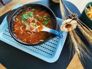 17、砂锅酸汤肥牛,美味完成