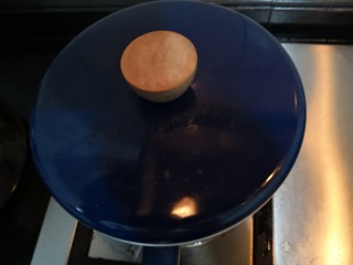 9、杨梅汤,时间到，关火焖5分钟