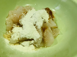 7、酸汤龙利鱼,加淀粉；