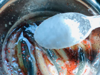 5、泥鳅炖豆腐,盐；