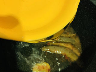 11、泥鳅炖豆腐,加清水；