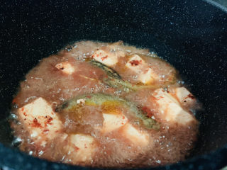 18、泥鳅炖豆腐,搅拌均匀；