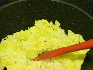 6、白菜丸子汤,大火翻炒