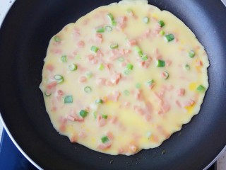 13、快手早餐～火腿葱花饼,等到表面彻底凝固就是熟了