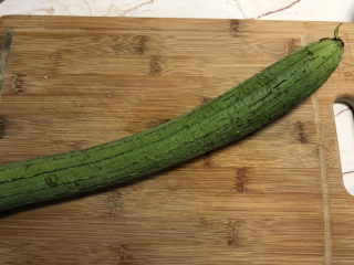 1、丝瓜蛋汤,丝瓜一根，洗干净，如果是那种小的香丝瓜，就弄个两根