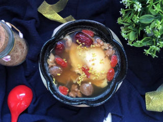 13、桂圆鸡蛋汤,出锅装喜欢的容器。