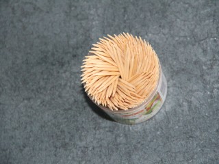 7、培根金针菇卷,准备牙签