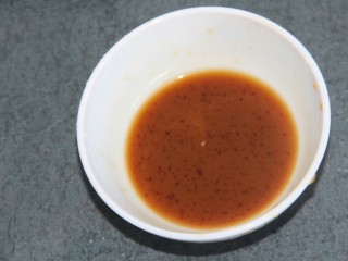 14、培根金针菇卷,再放几勺水，调成汁