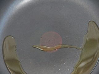 15、培根金针菇卷,平底锅里放点油