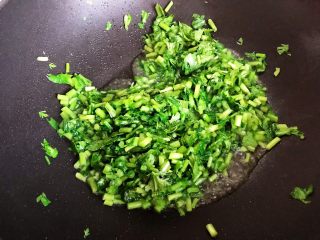 8、茼蒿菜豆腐羹,翻炒30秒